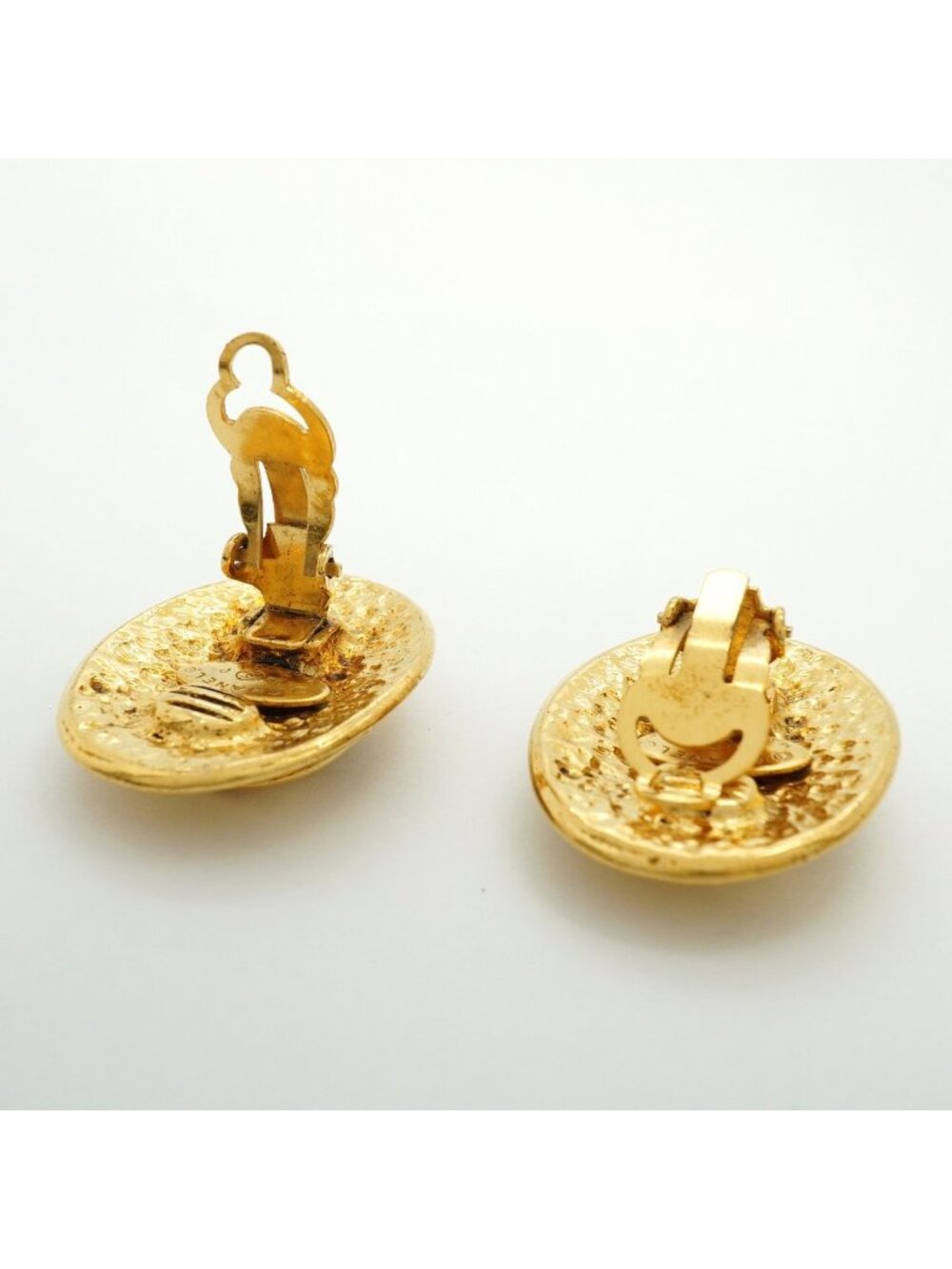 Chanel Earrings Vintage CC Logo Oval Gold Plated - Picture 3 of 9